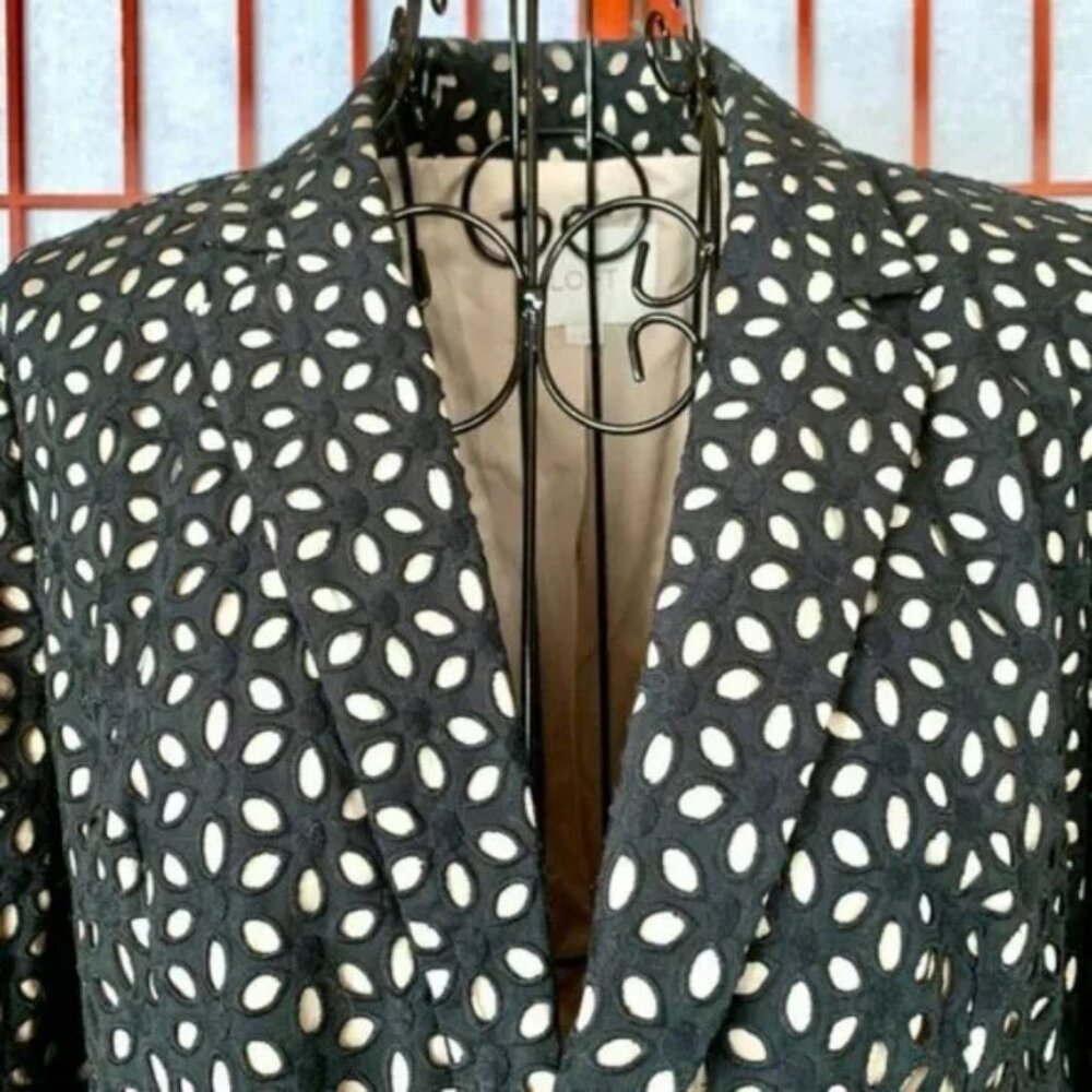 Loft Black Nude Tan Cotton Cropped Fitted Floral Eyelet Dress Blazer Jacket XS 2 - Picture 3 of 8